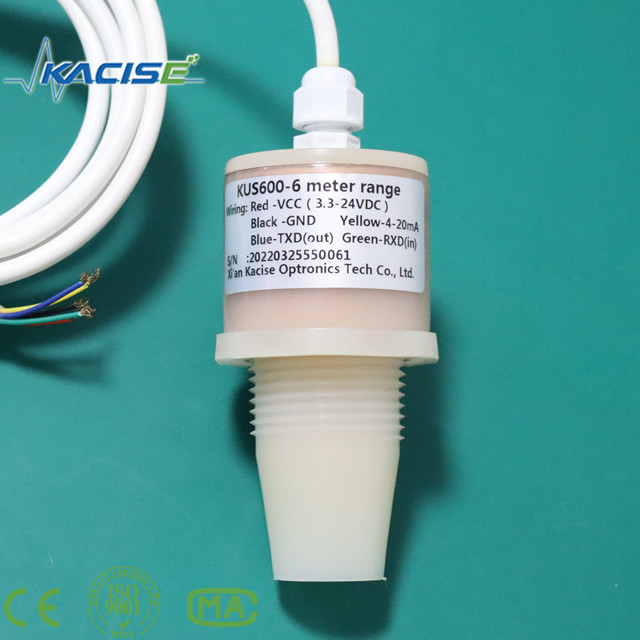 PVDF/PTFE 소재로 만든 KUS600 초음파 센서는 거리와 액체 수준의 측정에 사용됩니다.