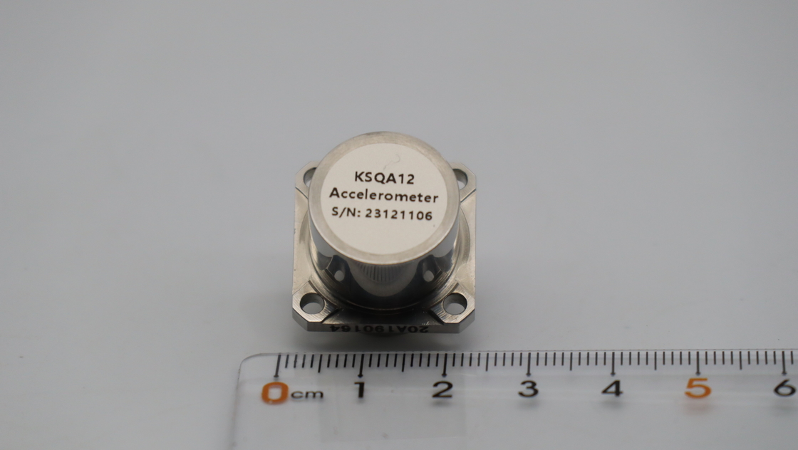 전력 전압 ±12~±18V DC 및 스케일 인자0.6 ~ 1.3mA/g를 위한 고 가속도 센서